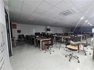 Văn phòng sẵn nội thất cho 65 nhân sự , mặt tiền quận bình thạnh