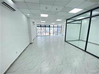 Văn phòng 72 m2 đường huỳnh văn bánh, ngăn sẵn 2 phòng , sàn trống bàn giao liền .