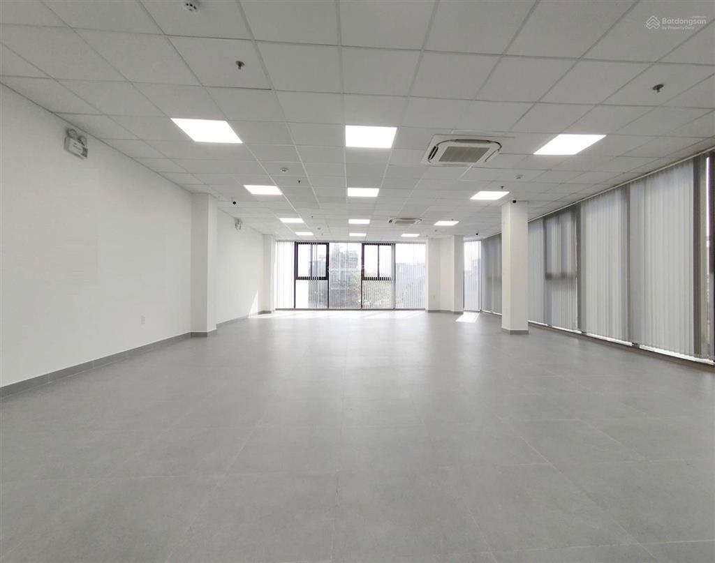 Văn phòng đường hoàng văn thụ , dt 160m2 , sàn trống suốt,nguyên 1 tầng riêng biệt