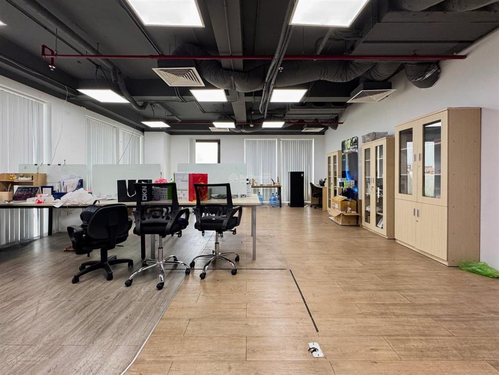 Cho thuê văn phòng đường nguyễn đình chiểu, dt 90m2 full nội thất