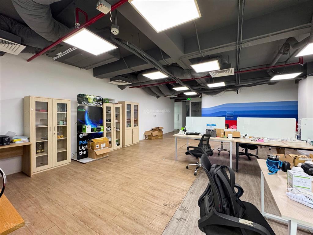 Cho thuê văn phòng đường nguyễn đình chiểu, dt 90m2 full nội thất