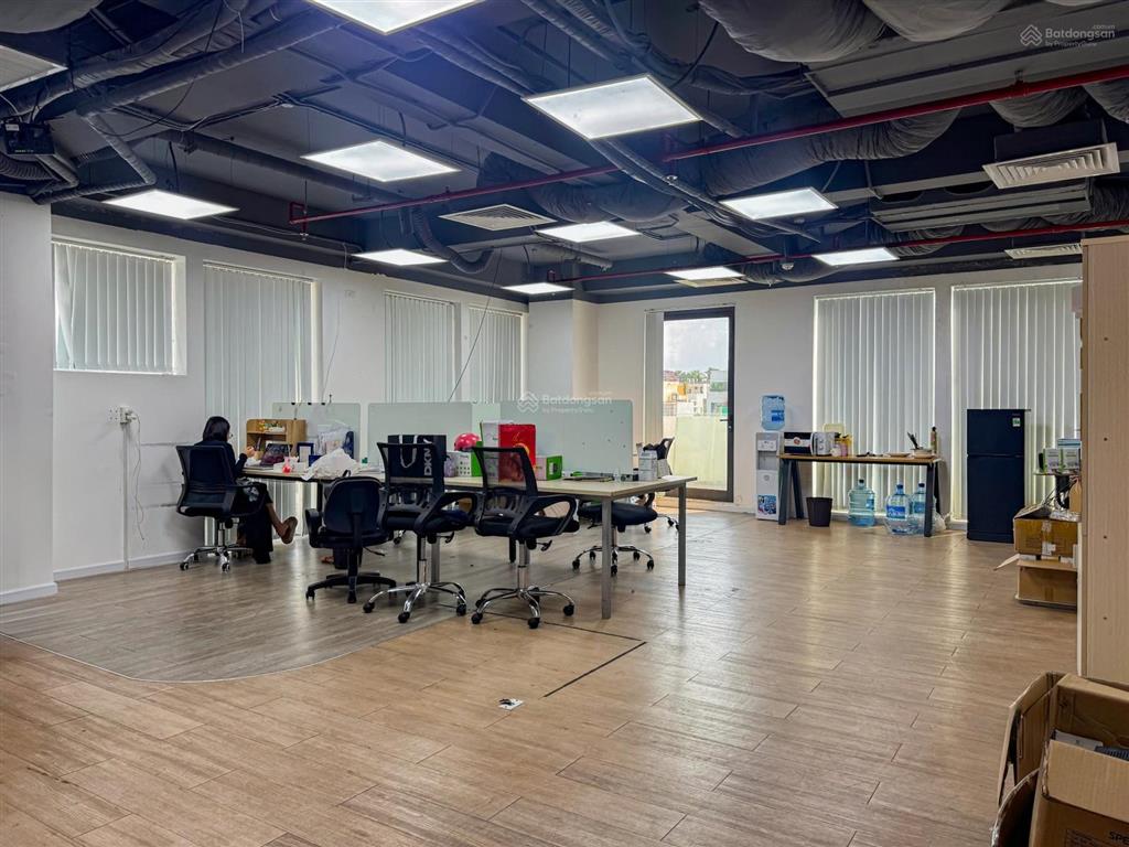 Cho thuê văn phòng đường nguyễn đình chiểu, dt 90m2 full nội thất