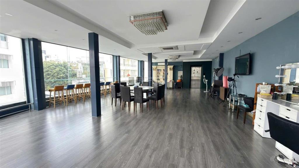Cho thuê văn phòng full nội thất phú nhuận  dt 70m2 giá chỉ 19 triệu