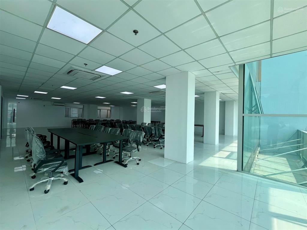 Cho thuê văn phòng full nội thất phú nhuậndt 220m2