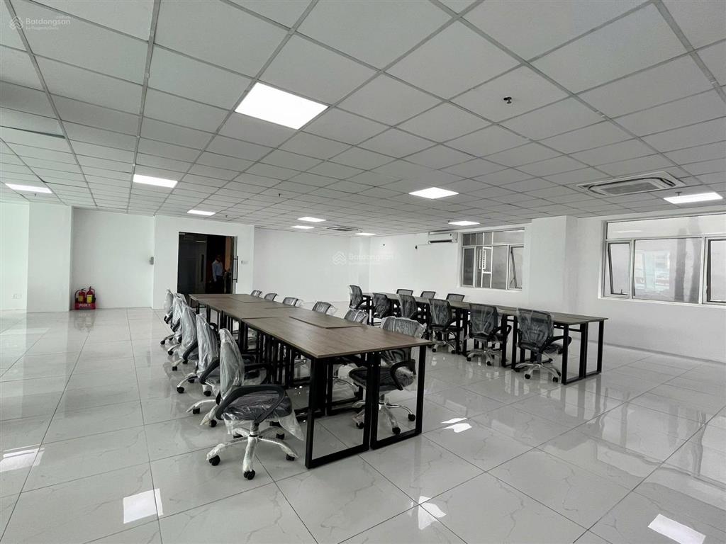 Cho thuê văn phòng full nội thất phú nhuậndt 220m2