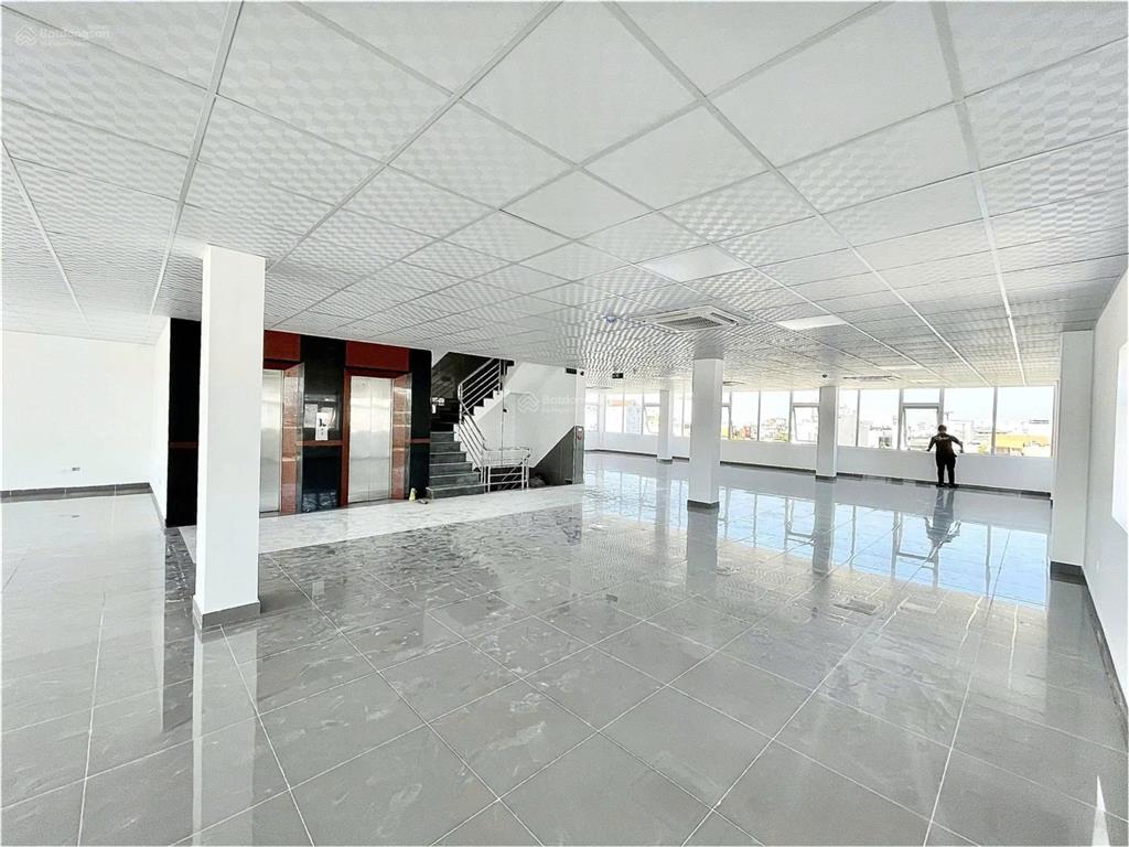 Cho thuê văn phòng quận phú nhuận  dt 160m2