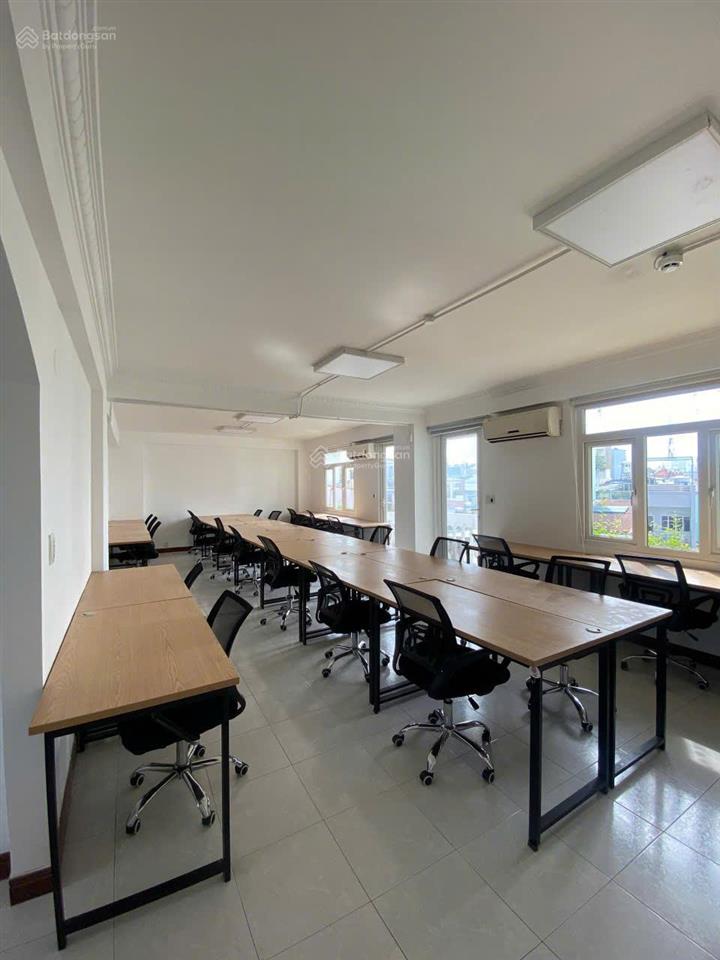 Cho thuê văn phòng full nội thất huỳnh văn bánh dt55m2