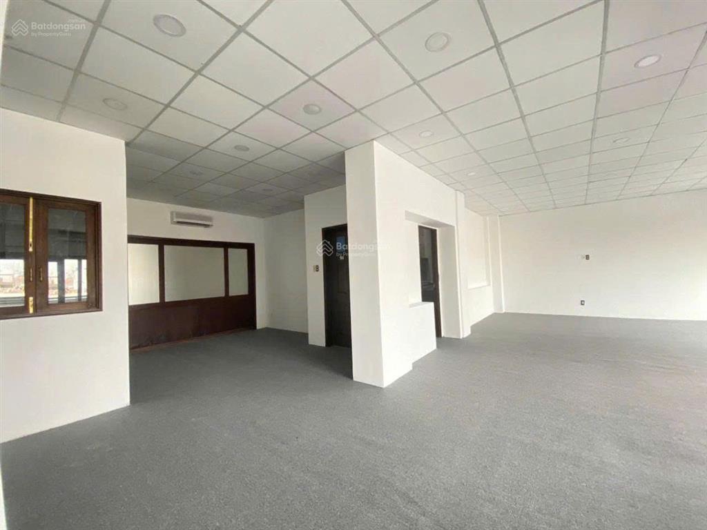 Văn phòng 80m2 đẹp, giá rẻ siêu sốc ngay khu sân bay  giá chỉ 17 triệu
