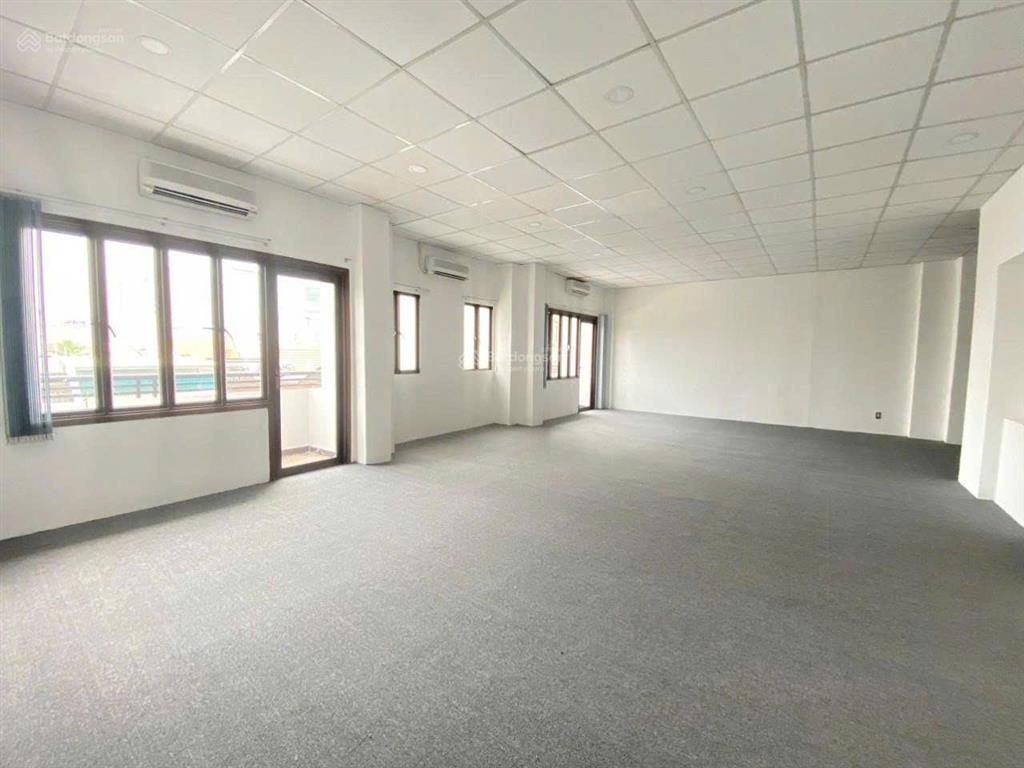 Văn phòng 80m2 đẹp, giá rẻ siêu sốc ngay khu sân bay  giá chỉ 17 triệu