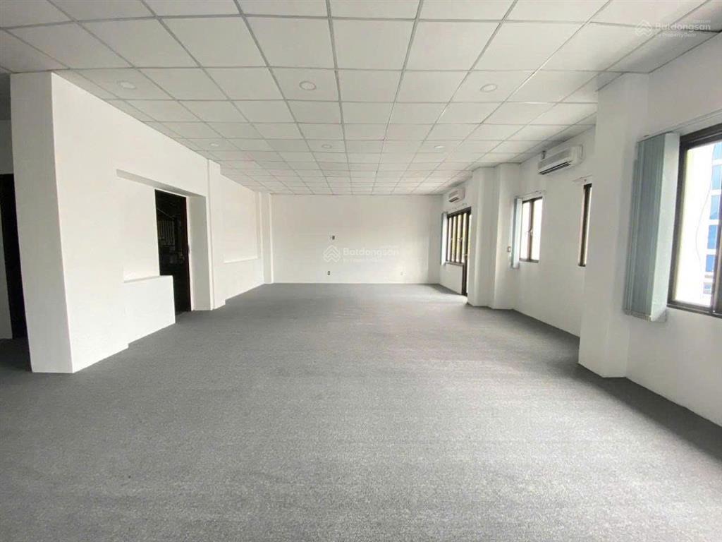 Văn phòng 80m2 đẹp, giá rẻ siêu sốc ngay khu sân bay  giá chỉ 17 triệu