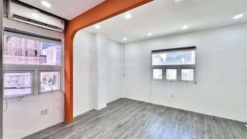 Văn phòng 50m2 lầu 3 giá rẻ tại quận 3 ngay đoạn đường lớn 2 chiều