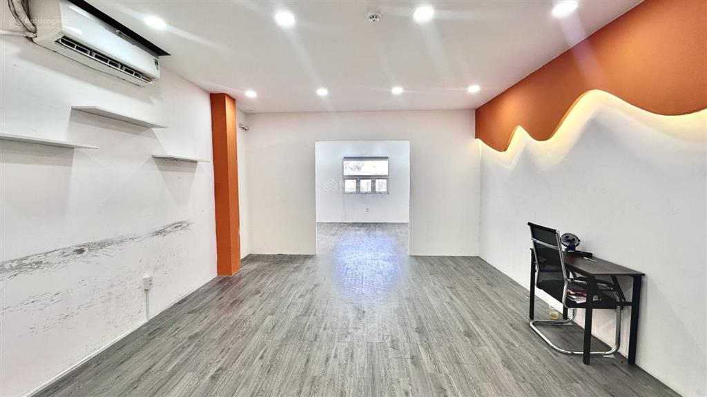 Văn phòng 50m2 lầu 3 giá rẻ tại quận 3 ngay đoạn đường lớn 2 chiều