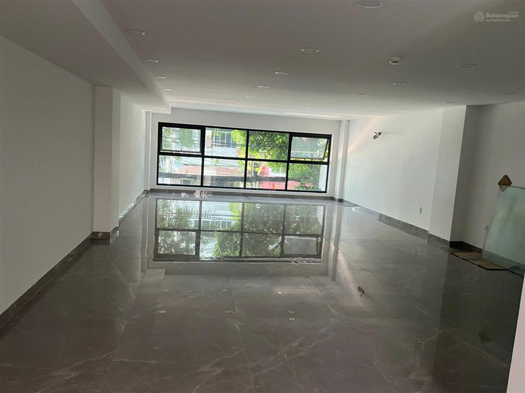 Cho thuê văn phòng tầng trệt 100m2 gần sân bay giá siêu hời