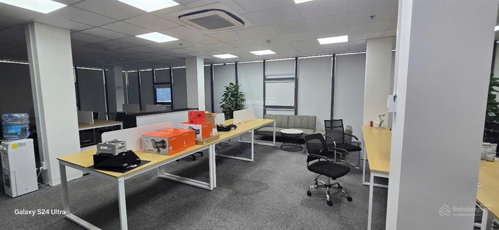 Văn phòng 160m2 full nội thất ở nguyễn huy tưởng giá rẻ chỉ 55 triệu