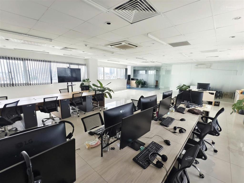 Văn phòng 140m2 full nội thất ở đinh bộ lĩnh giá rẻ chỉ 9$/m2