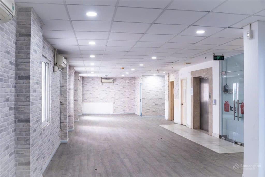Cho thuê tòa nhà văn phòng 8x20m 1 hầm 1 trệt 4 lầu  khu trung tâm hành chính quận tân bình