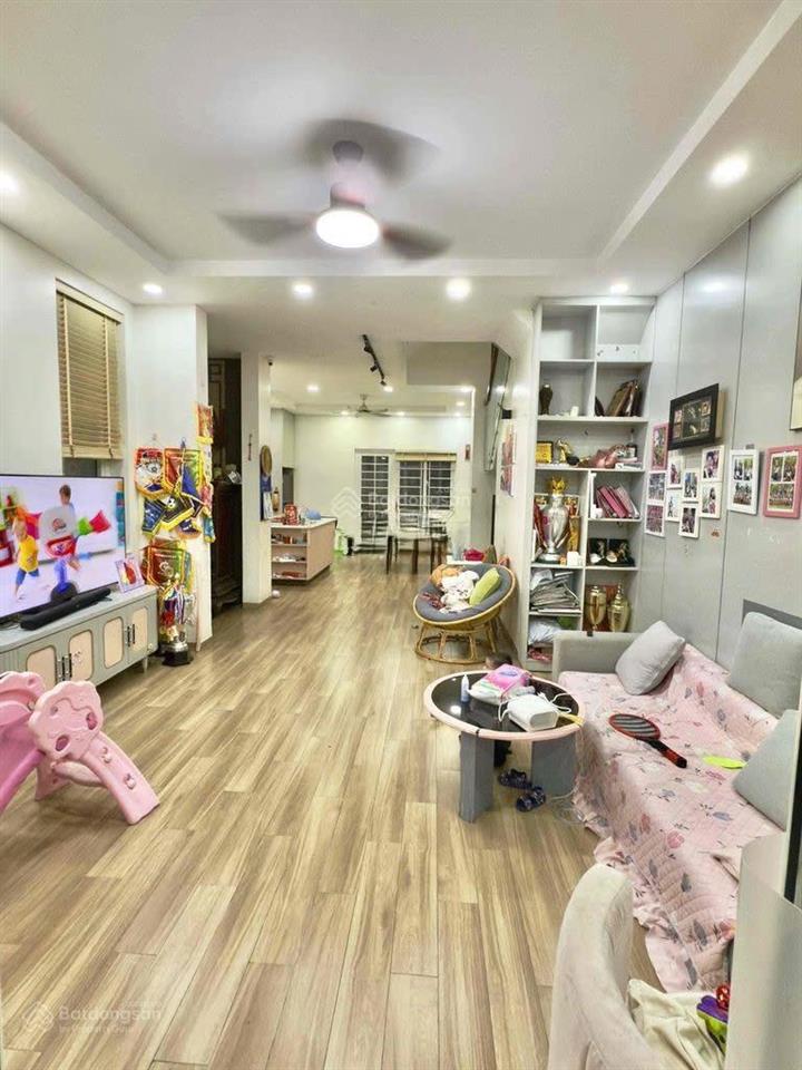 Cho thuê nhà mt bạch đằng, tân bình 6x18m 1 trệt 2 lầu