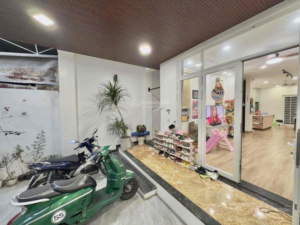 Cho thuê nhà mt bạch đằng, tân bình 6x18m 1 trệt 2 lầu