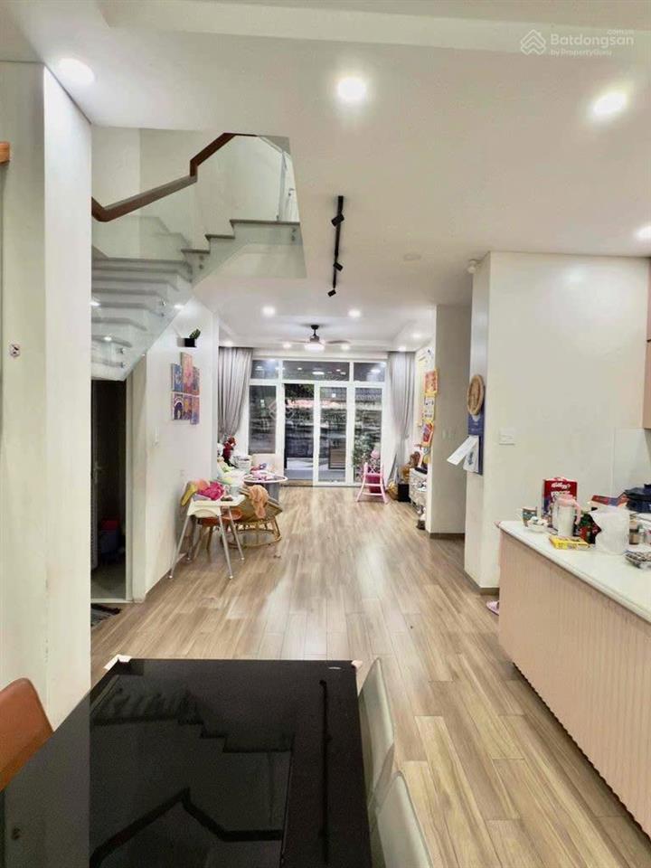 Cho thuê nhà mt bạch đằng, tân bình 6x18m 1 trệt 2 lầu