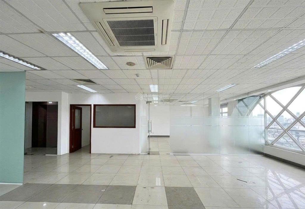 Cho thuê sàn văn phòng hoàng việt p4 tân bình  135m2 giá 21 triệu có hỗ trợ nội thất