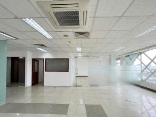 Cho thuê sàn văn phòng hoàng việt p4 tân bình  135m2 giá 21 triệu có hỗ trợ nội thất