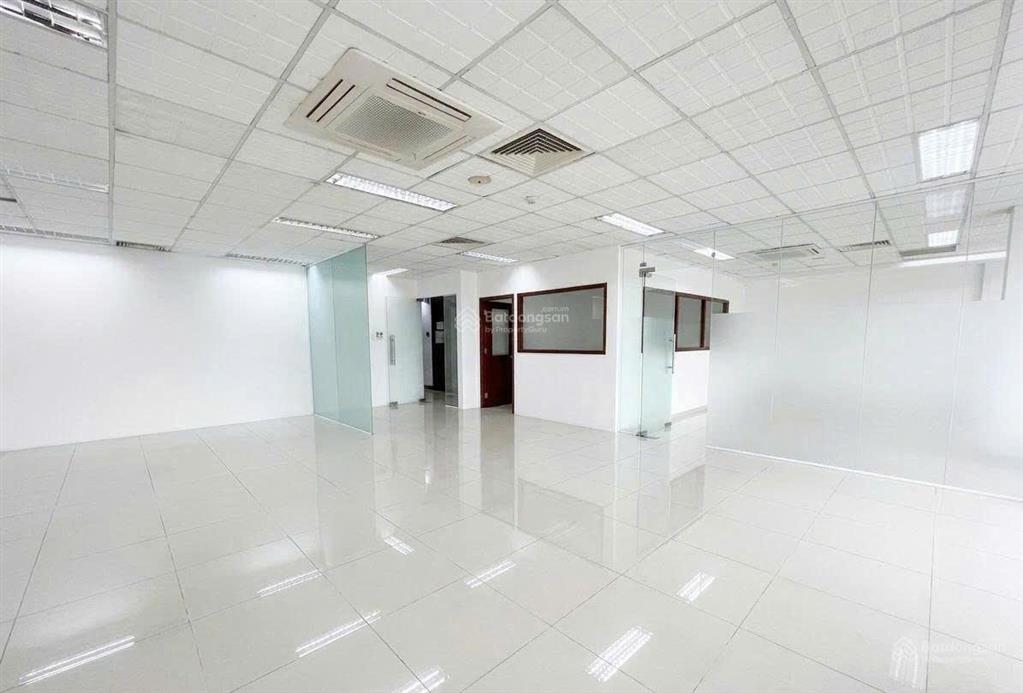 Cho thuê sàn văn phòng hoàng việt p4 tân bình  135m2 giá 21 triệu có hỗ trợ nội thất