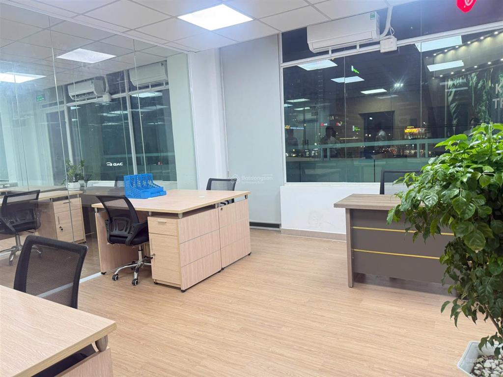 Cho thuê sàn văn phòng cộng hòa p12 tân bình  147m2 giá 33 triệu full nội thất văn phòng