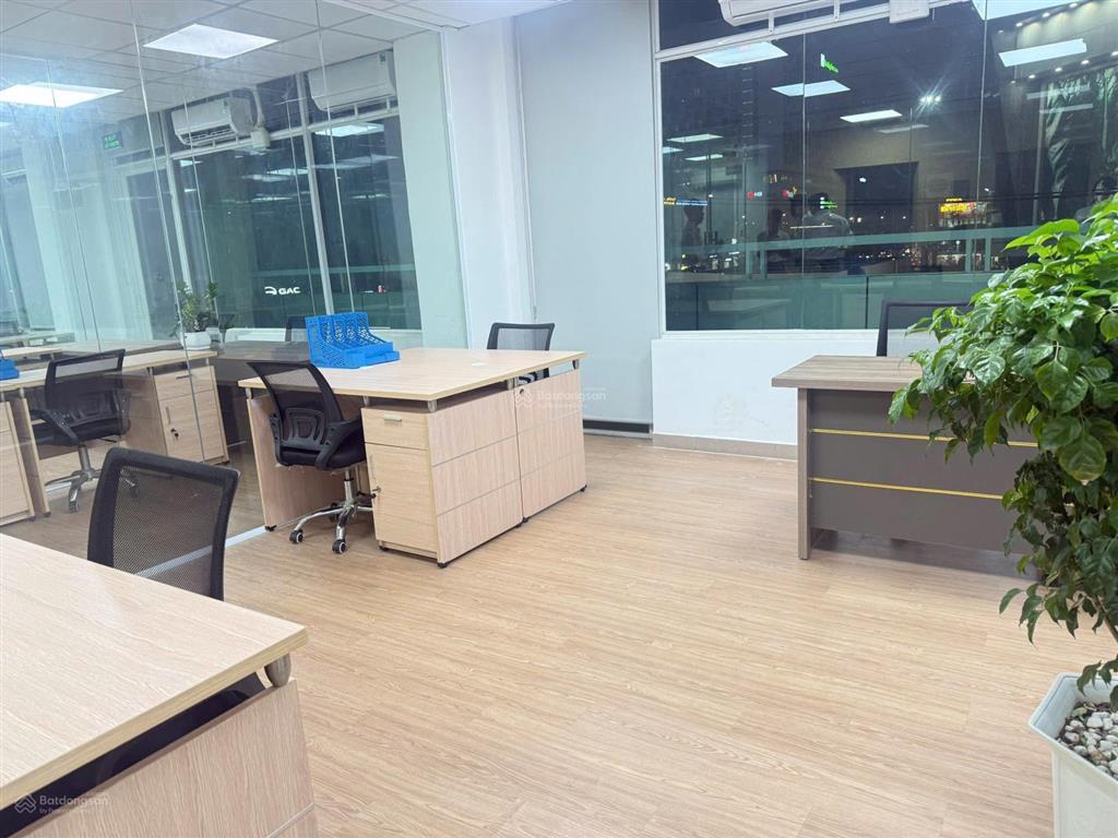 Cho thuê sàn văn phòng cộng hòa p12 tân bình  147m2 giá 33 triệu full nội thất văn phòng