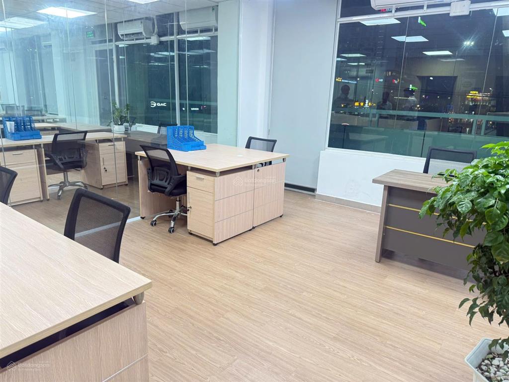 Cho thuê sàn văn phòng cộng hòa p12 tân bình  147m2 giá 33 triệu full nội thất văn phòng
