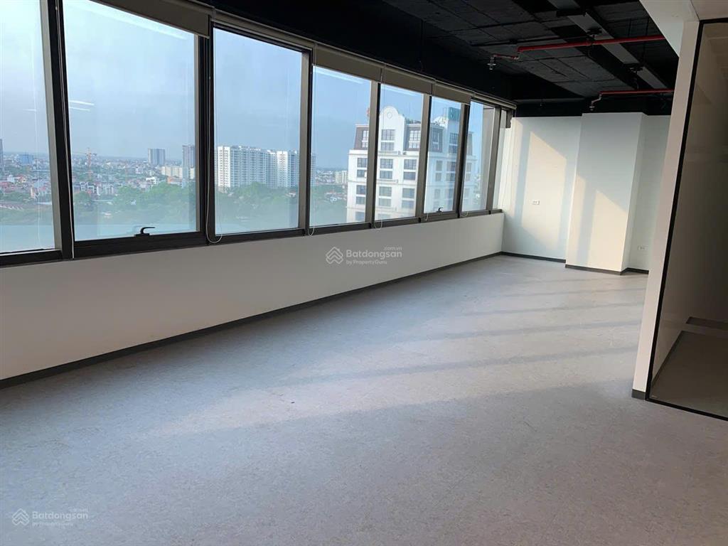 Cho thuê văn phòng mặt đường đường nguyễn văn cừ đầy đủ chỗ đỗ ô tô giá tốt