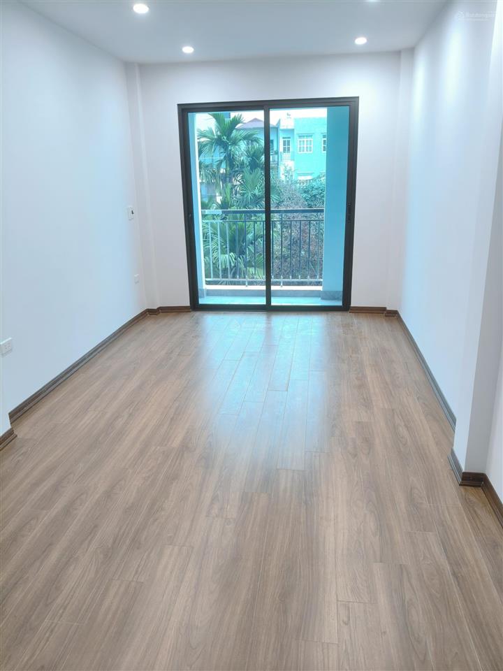 Hạ giá gấp! bán nhà đường la phù, đông la. 35m2*5t. mt 6m. xây mới. 3p. ba bước ra ô tô. nhỉnh 3 tỷ