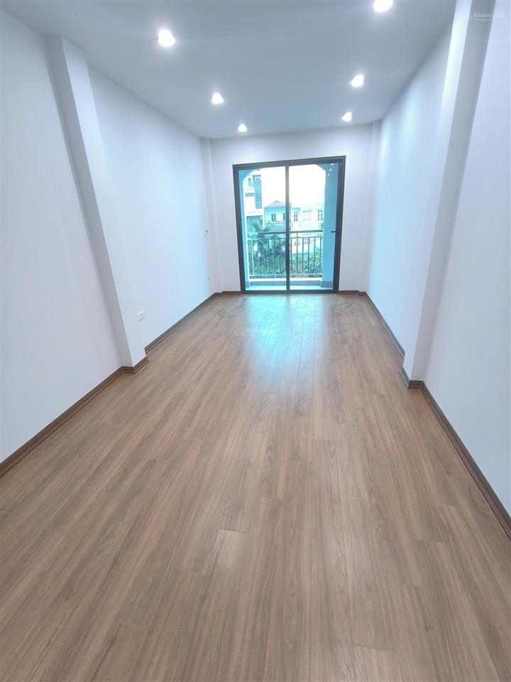 Hạ giá gấp! bán nhà đường la phù, đông la. 35m2*5t. mt 6m. xây mới. 3p. ba bước ra ô tô. nhỉnh 3 tỷ