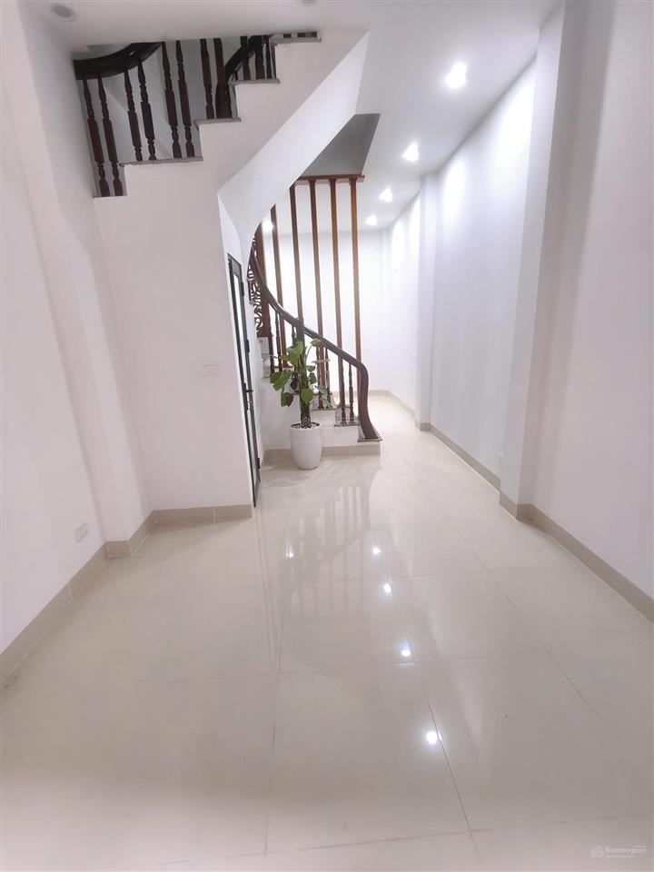 Hiếm! cho thuê nhà phố văn cao, liễu giai. 90m ra đường ô tô tránh. 50m2*4t, 4pn, đồ cơ bản