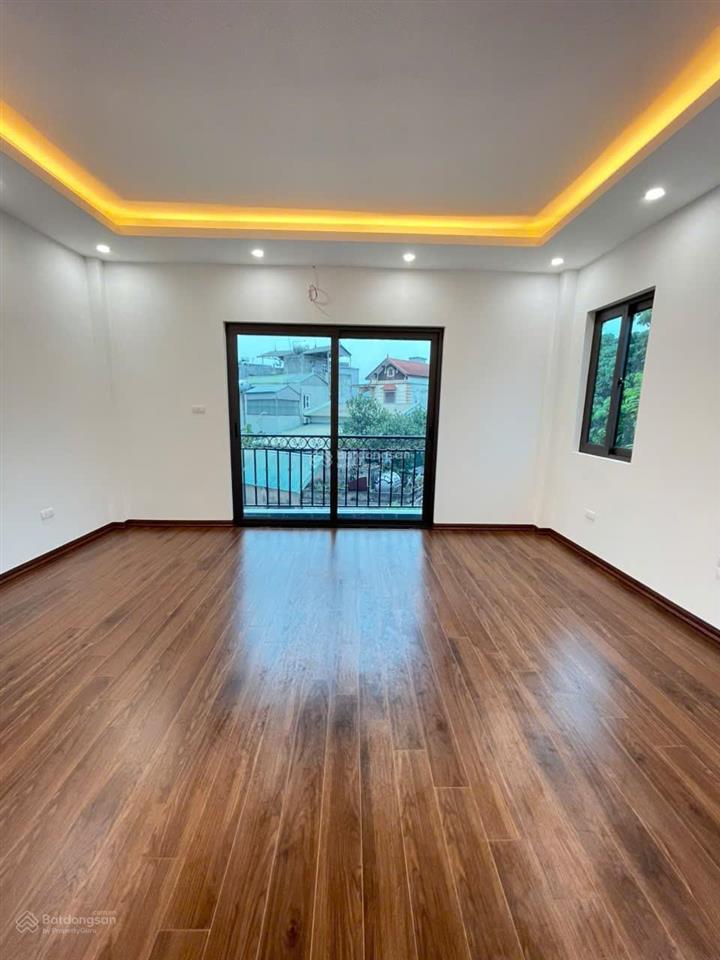 Vị trí đẹp! cho thuê nhà phố linh lang, đội cấn. ô tô đỗ cửa. ở, kd online đỉnh. 50m2*4t. 4pn