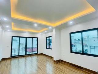 Vị trí đẹp! cho thuê nhà phố linh lang, đội cấn. ô tô đỗ cửa. ở, kd online đỉnh. 50m2*4t. 4pn