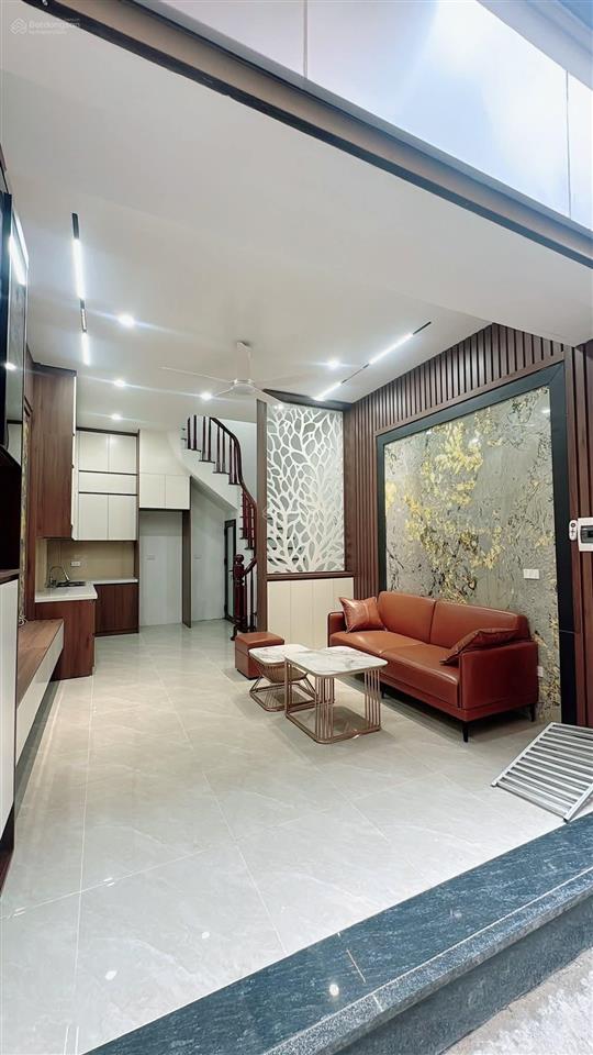 Vị trí đẹp! cho thuê nhà phố linh lang, đội cấn. ô tô đỗ cửa. ở, kd online đỉnh. 50m2*4t. 4pn