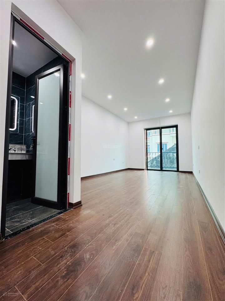 Hiếm! bán nhà mặt phố ô chợ dừa, đê la thành mới. 35m² x 6t. mt 4,5m vỉa hè 6m. kd đỉnh. thang máy