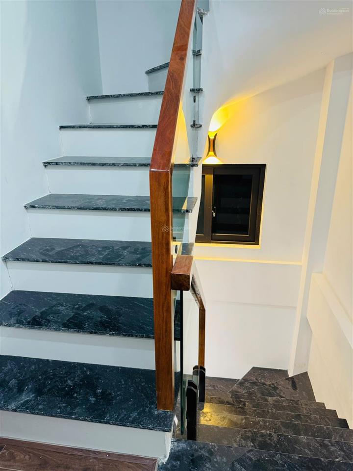 Hiếm! bán nhà mặt phố ô chợ dừa, đê la thành mới. 35m² x 6t. mt 4,5m vỉa hè 6m. kd đỉnh. thang máy