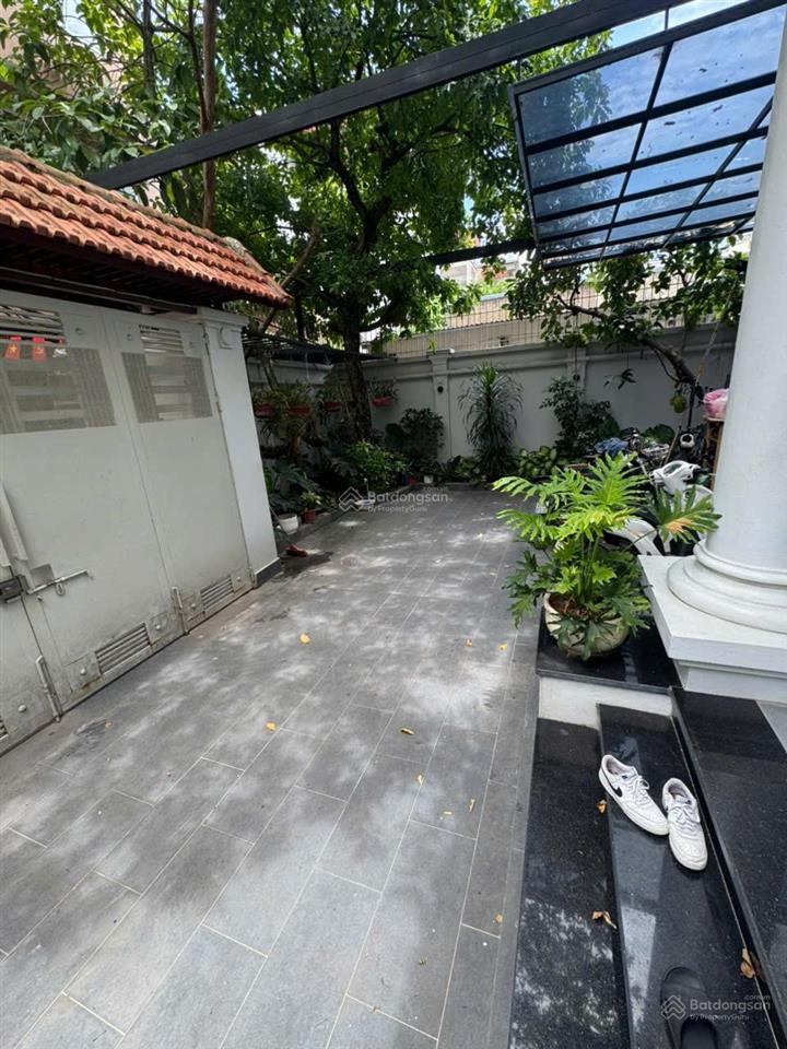 Cực đẹp!lạc long quân,tây hồ. ba bước ra hồ tây. 200m2 x 4t. 6pn. lô góc. vf3 đỗ cửa. full nội thất