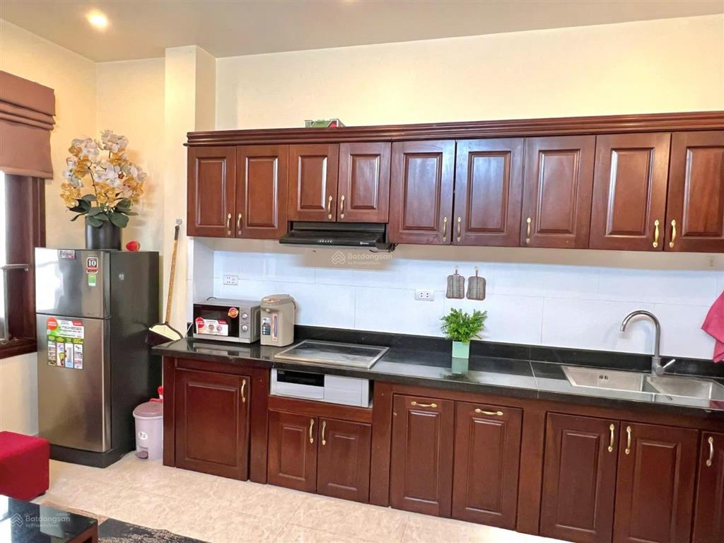 Cho thuê ccmn liễu giai, văn cao. dt 60m2 m², 1pn, 1pk, full đồ. thang máy. chỉ 9tr/tháng