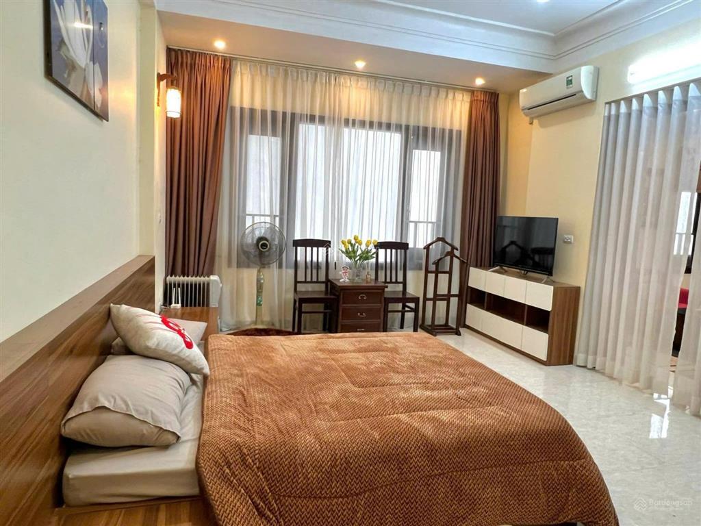 Cho thuê ccmn liễu giai, văn cao. dt 60m2 m², 1pn, 1pk, full đồ. thang máy. chỉ 9tr/tháng