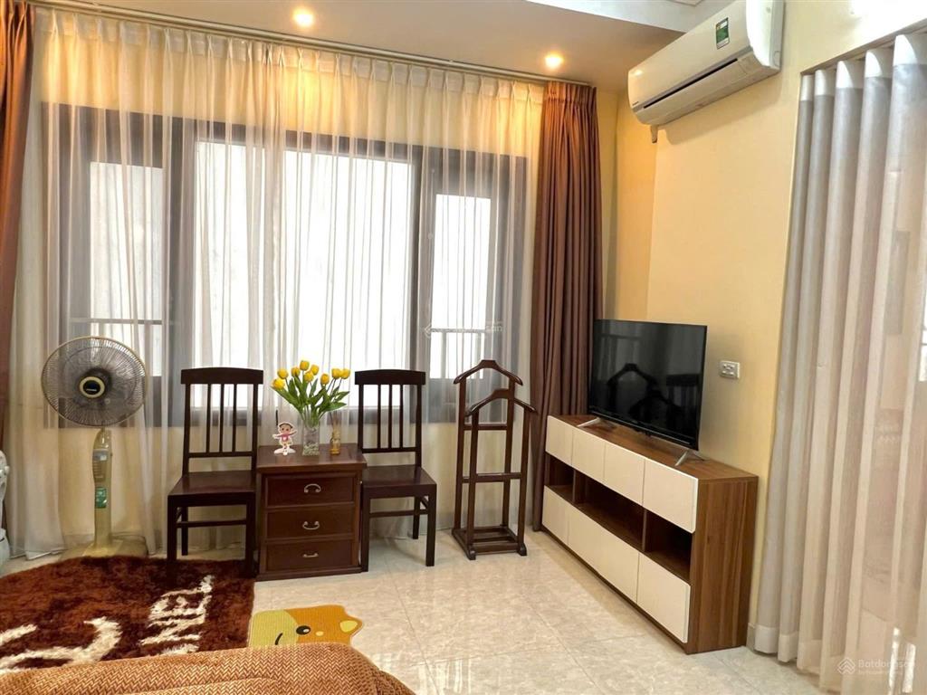 Cho thuê ccmn liễu giai, văn cao. dt 60m2 m², 1pn, 1pk, full đồ. thang máy. chỉ 9tr/tháng