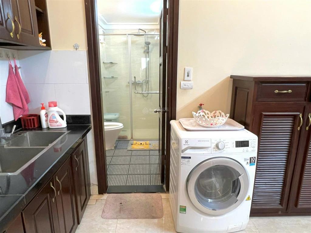 Cho thuê ccmn liễu giai, văn cao. dt 60m2 m², 1pn, 1pk, full đồ. thang máy. chỉ 9tr/tháng