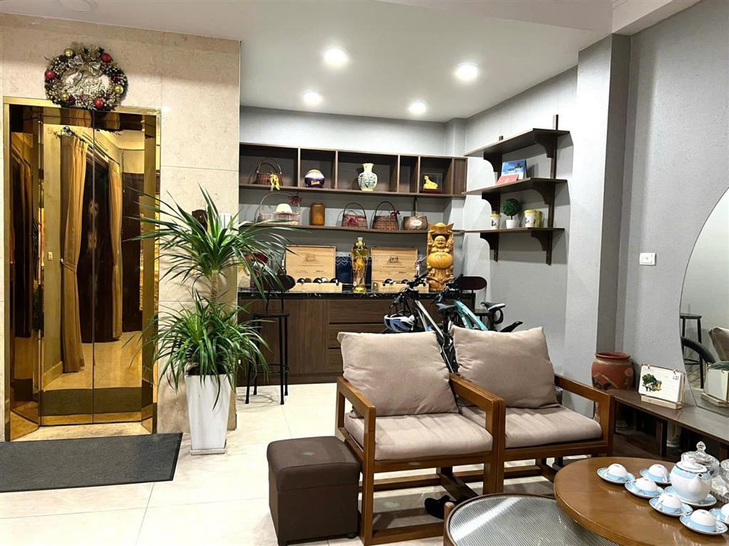 Cho thuê ccmn liễu giai, văn cao. dt 60m2 m², 1pn, 1pk, full đồ. thang máy. chỉ 9tr/tháng