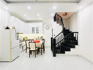 Hạ giá 3 tỷ! cần bán gấp nhà phố hoàng quốc việt. 40m ra đường ô tô tránh. 55m2 x 4t. mt 6m