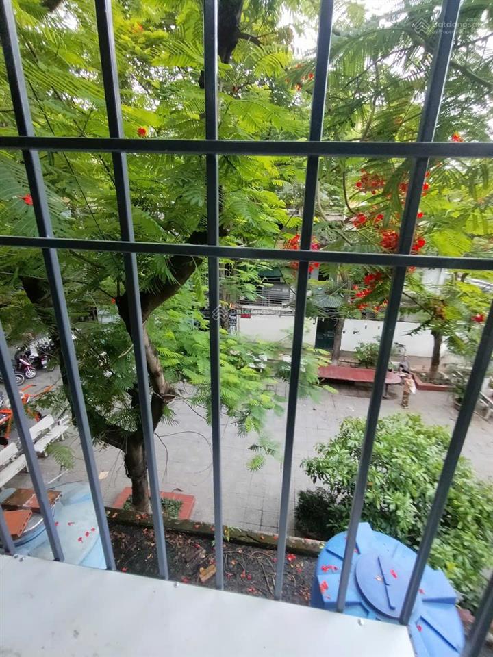 Chính chủ cho thuê chtt thành công, láng hạ, 65m2. 2pn, 2wc. full nội thất xịn sò. 2 thoáng