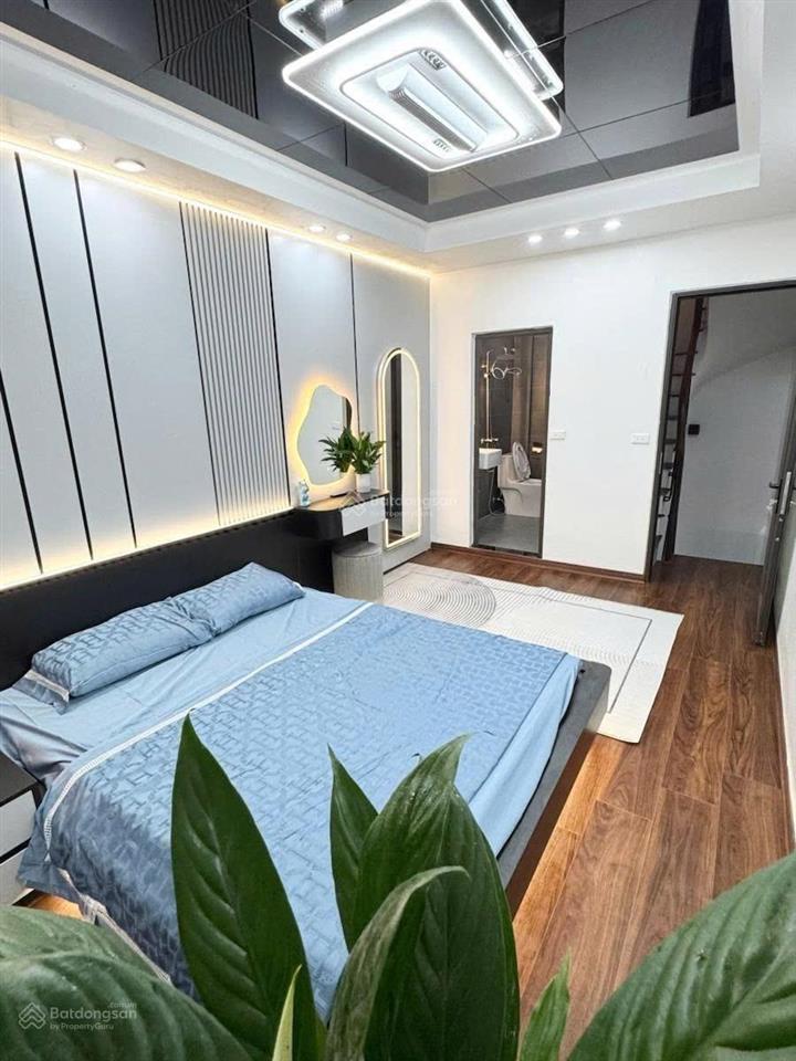 Cho thuê gấp nhà phố linh lang, đội cấn. ngõ 3m. 30m ra đường ô tô tránh. 40m2 x 5t. 3pn. full đồ