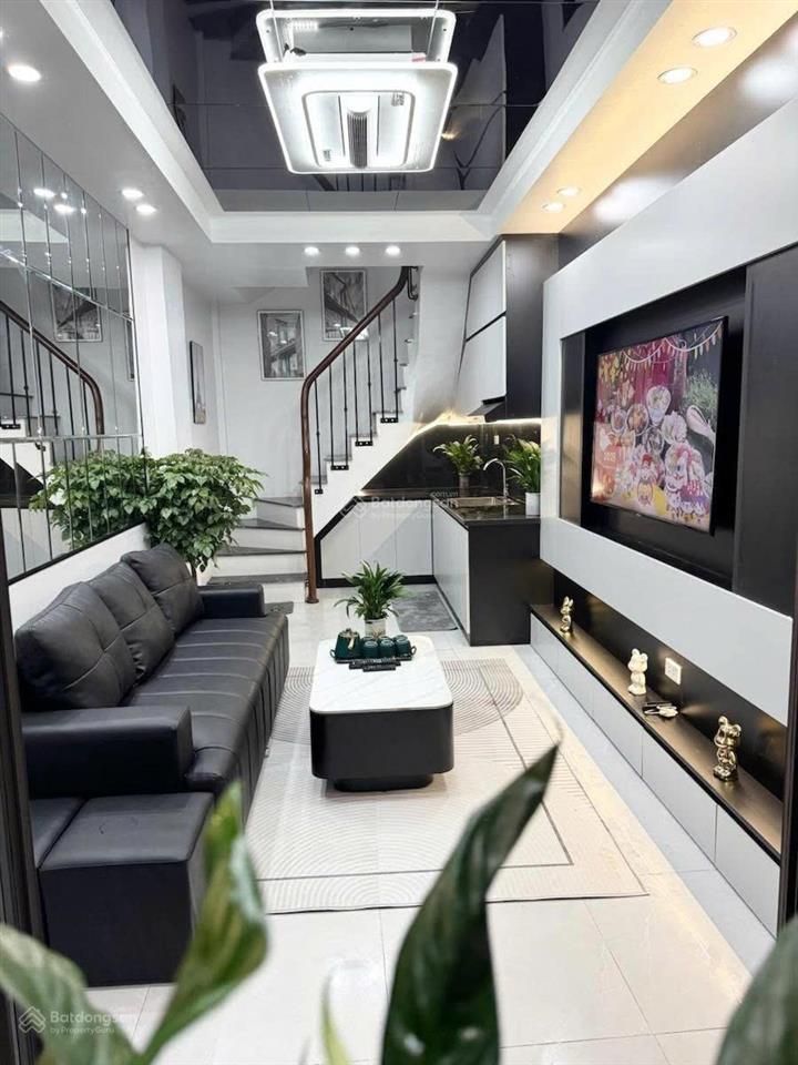 Cho thuê gấp nhà phố linh lang, đội cấn. ngõ 3m. 30m ra đường ô tô tránh. 40m2 x 5t. 3pn. full đồ