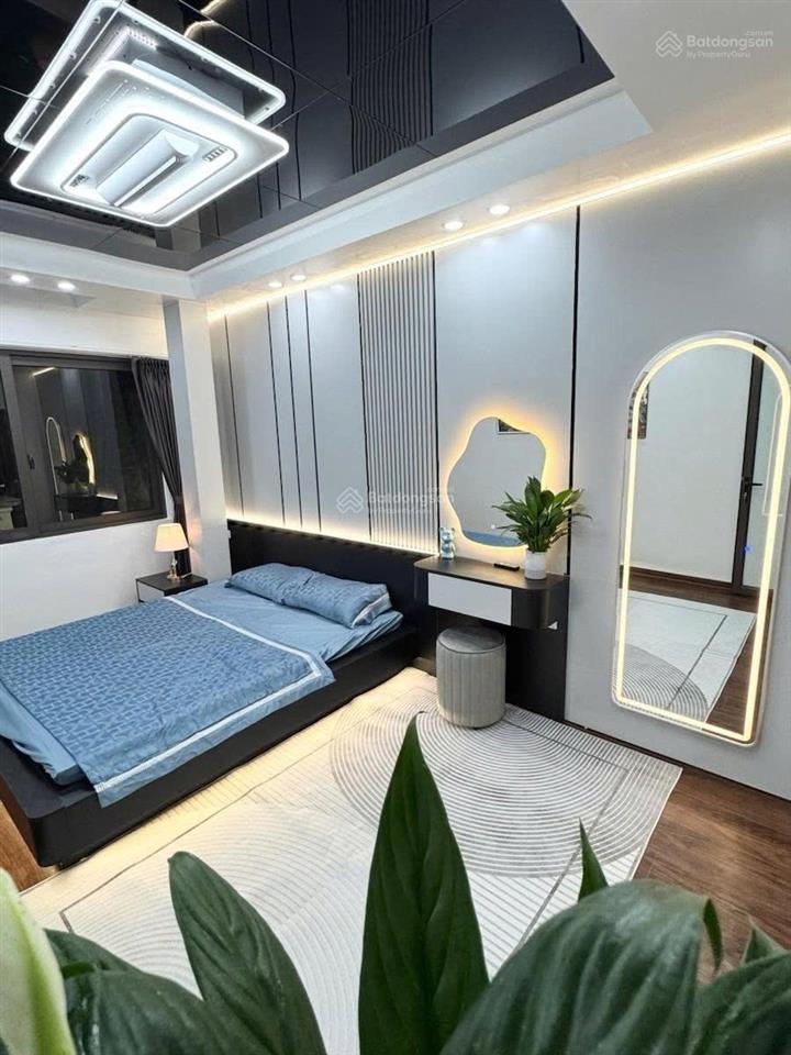 Cho thuê gấp nhà phố linh lang, đội cấn. ngõ 3m. 30m ra đường ô tô tránh. 40m2 x 5t. 3pn. full đồ