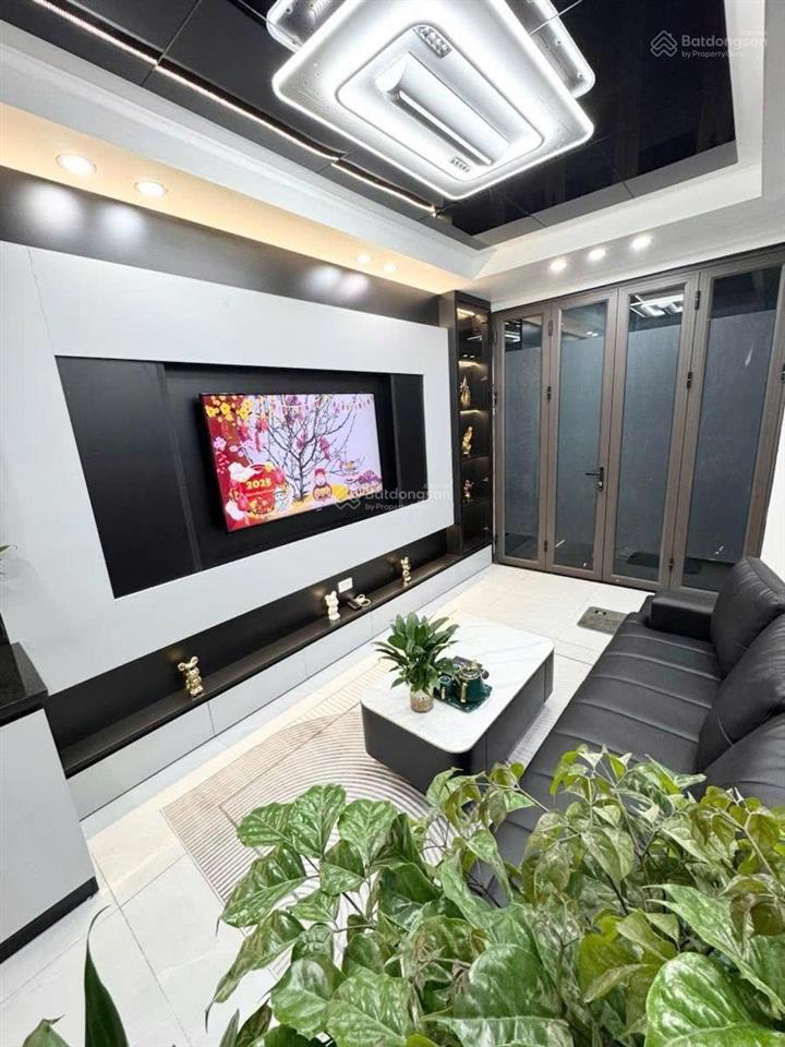Cho thuê gấp nhà phố linh lang, đội cấn. ngõ 3m. 30m ra đường ô tô tránh. 40m2 x 5t. 3pn. full đồ